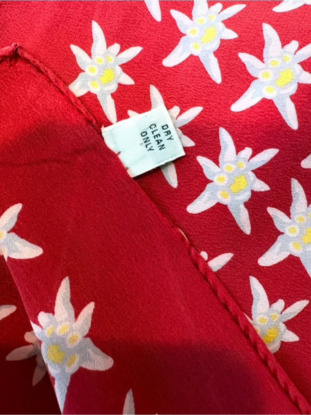Michel Jordi elegant red